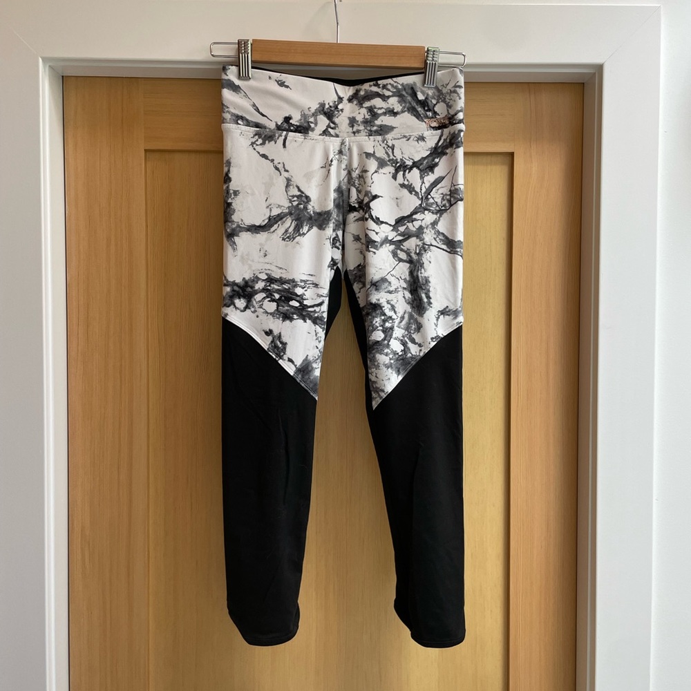 VS PINK white and black marble leggings